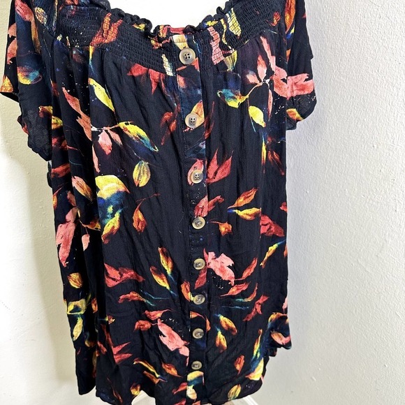 Torrid Smocked Cold-Shoulder Blouse‎ Gauze Leaf Black NWT Front Buttons Size 4x - Picture 6 of 16